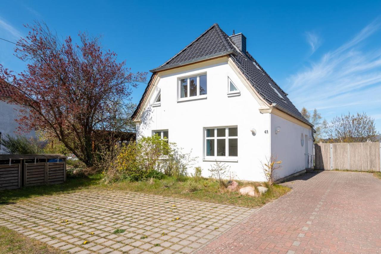 Ferienwohnung Brombeere Mit Grossem Garten Und Balkon Graal-Muritz Bagian luar foto