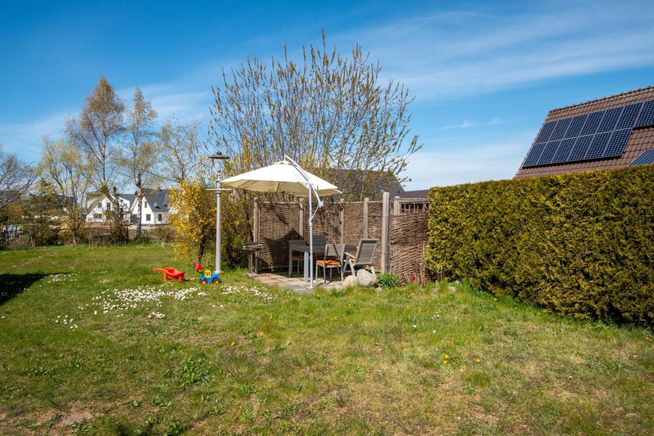 Ferienwohnung Brombeere Mit Grossem Garten Und Balkon Graal-Muritz Bagian luar foto